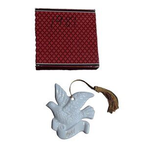 Vintage Avon 1981 Christmas Remembrance White Ceramic Dove Holiday Ornament